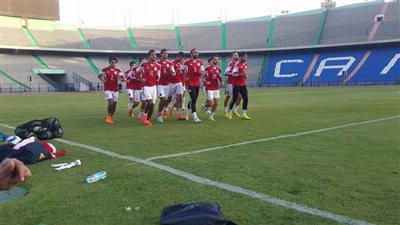 سفير مصر بالسنغال يتناول الغداء مع لاعبى الأوليمبي قبل التوجه للملعب