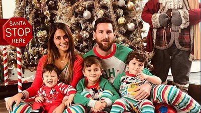 ليونيل ميسي يحتفل بالكريسماس مع عائلته