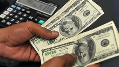 الدولار يتراجع مقابل الين بفعل سجال الإصلاح الضريبي الأمريكي