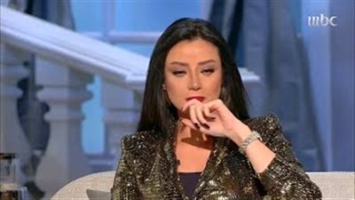 رضوى الشربيني: أغنية «المرايا» لشيرين سبب طلاقي (فيديو)
