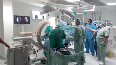 قافلة «عين شمس» الطبية تواصل تقديم خدماتها لأهالي الوادي الجديد