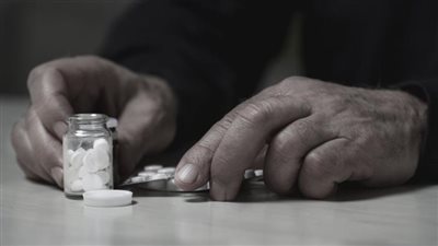 5 أسباب وراء احتلال الترامادول المرتبة الأولى بين متعاطي المخدرات.. سهولة الحصول عليه ورخص سعره.. انتشار بزنس تصنيعه تحت بير السلم.. استغلاله الخطأ كمسكن وإعطاء حيوية للعمل.. وصعوبة اكتشافه «الأب