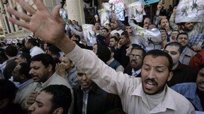 وقفة احتجاجية للعاملين بالجامعة الأمريكية بسبب الأوضاع المادية