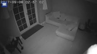 زوجان يكتشفان شبحا بمنزلهما (فيديو وصور)