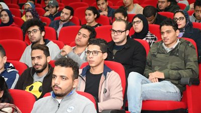 وزيرة التخطيط: نستهدف نشر فكر ريادة الأعمال وتنمية قدرة الشباب (صور)