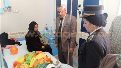 بالفيديو والصور.. مدير أمن الشرقية يقدم هدايا للأطفال مرضى السرطان