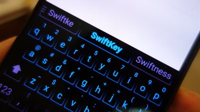 طريقة تفعيل ميزة التصحيح التلقائي بلوحة المفاتيح Swift key