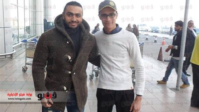 بالصورة.. تامر حسني يغادر القاهرة متجهًا إلى الولايات المتحدة الأمريكية