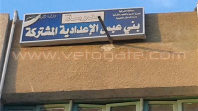 بالصور.. مدرسة «بني عبس» بأولاد صقر تغرق في مياه الصرف