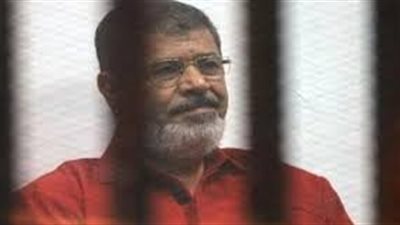 السماح للقنوات الفضائية بحضور محاكمة مرسي في «اقتحام السجون»