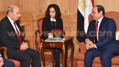 السيسي يلتقي رؤساء كبرى الشركات الفرنسية.. يؤكد متانة العلاقات بين البلدين.. يبحث التعاون العسكري.. يشيد بصفقات «الرافال» و«ميسترال».. «داسو» و«دى سى إن إس» يؤك