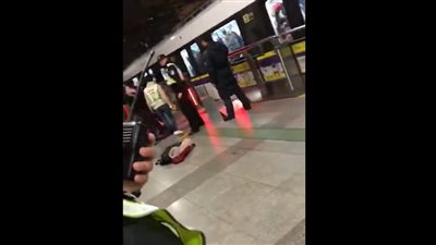 مصرع سيدة بعد محاصرتها بين باب مترو وباب حاجز الأمان