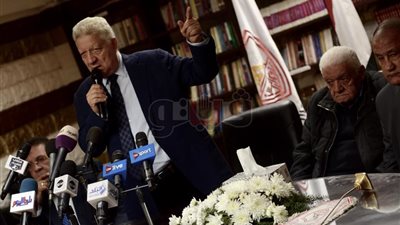 مرتضى منصور: تجميد لاعب بفريق الكرة لهجومه على مجلس الإدارة