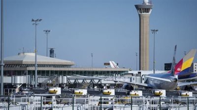 مجهولان يحملان أسلحة مزيفة يثيران الذعر بمطار شارل ديجول بفرنسا