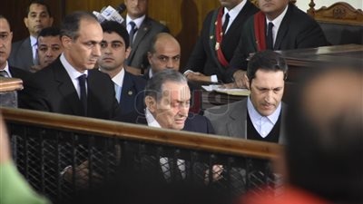 «عايز إذن».. تفاصيل شهادة مبارك ضد «مرسي» في «اقتحام السجون».. لا أستطيع الحديث دون موافقة الرئيس والجيش.. 800 متسلل هربوا عناصر حزب الله والإخوان وحماس.. وأطلقوا النار ع