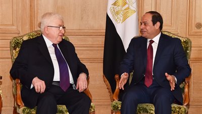 السيسي يلتقي الرئيس العراقي بباريس.. يبحثان تعزيز التعاون المشترك.. التنسيق للحفاظ على أمن واستقرار المنطقة العربية ونزع فتيل الأزمات بالمنطقة.. تعزيز دور الأزهر في دحض البنية الأيديولوجية لـ«داع