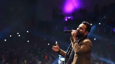 أحمد سعد يتألق في حفل الكويت برفقة سمية الخشاب (فيديو وصور)