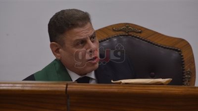 رفع جلسة شهادة مبارك في محاكمة «مرسي» بـ«اقتحام السجون» للاستراحة