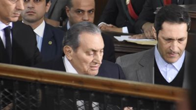 «عايز إذن».. 6 أسئلة رفض مبارك الإجابة عنها في «اقتحام السجون»