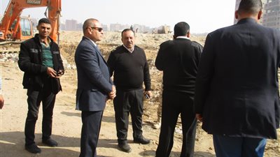 إزالة ٣٥ عشة بمحور الطوارئ بمنطقة «بيرتي» (صور)