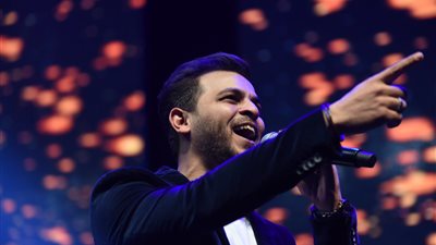 محمد رشاد يتألق في حفل الكويت بحضور 10 آلاف شخص (صور)