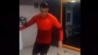 عصام الحضري: الحياة تمضي ولا أحد يعلم مصلحتك سواك (فيديو)