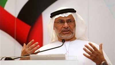 أنور قرقاش: الحوثي يسيطر على 5 مليارات دولار من دخل اليمن