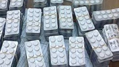 ضبط حارس عقار وطباخ بحوزتهما 140 قرص تامول و8 قطع حشيش بالغردقة