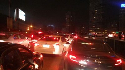 تعطل أتوبيس يتسبب في زحام مرورى بمحور 26 يوليو