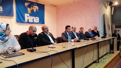 وزير الرياضة يحضر دورة إعداد المدربين للسباحة باللجنة الأوليمبية