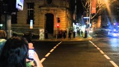 بالفيديو.. رجال الشرطة يدخلون تحديا في الرقص بأحد شوارع أستراليا