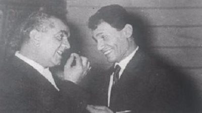 قفشات ضاحكة تجمع بين «حليم» وعبد المطلب