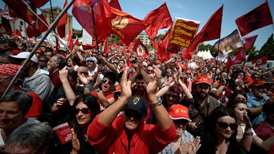 الأزمة الاقتصادية فى إيطاليا تهدد بثورة اجتماعية