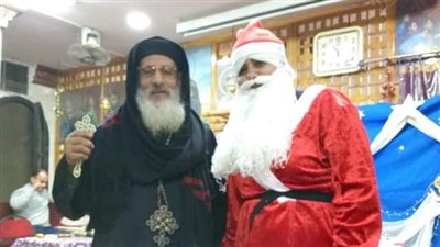بـ«سانتا كلوز.. والجلباب».. مشاهد احتفالات كنائس دشنا برأس السنة (صور)