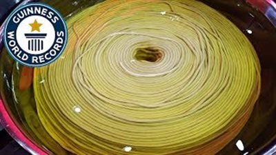 لعشاق المكرونة.. أطول مكرونة في العالم تدخل موسوعة جينيس