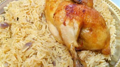 طريقة إعداد الدجاج المحمر مع الأرز بالمرقة من الشيف نيفين