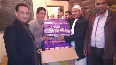 «حلوان للأسمدة» توزع 1100 بطانية على المناطق والكنائس المجاورة (صور)