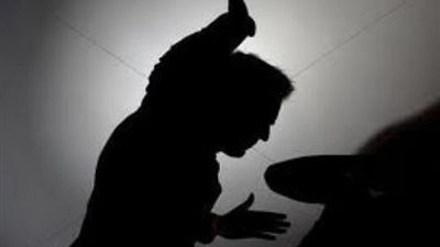 حكاية مراهق ضرب والدته باسطوانة غاز..والأم: السجائر السبب