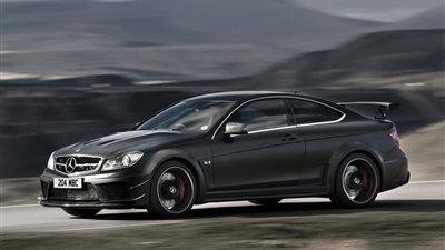 بالفيديو والصور.. مقارنة بين سيارات بورش ومرسيدس واستون مارتن