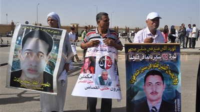 أنباء عن توجه أهالي الشهداء إلى ميدان التحرير