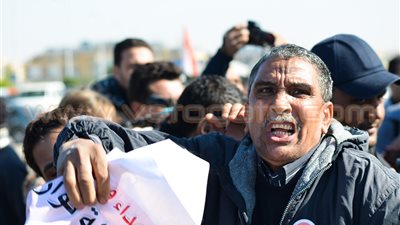 بالصور.. ردود أفعال أهالي الشهداء على حكم براءة 