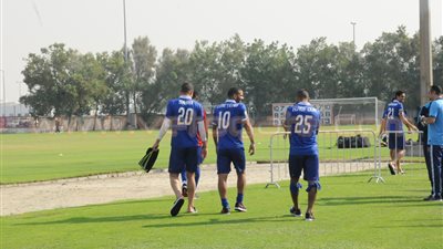 بالصور.. مران الأهلي الرابع في الإمارات