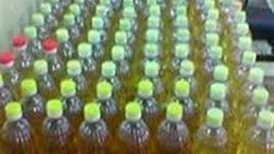 ضبط 3 آلاف زجاجة زيت طعام ناقصة الوزن ومجهولة المصدر في الفيوم