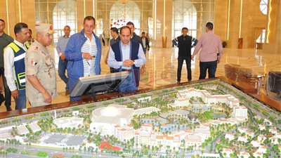 تفاصيل «جولة الفجرية».. السيسي يتفقد محور روض الفرج والمتحف الكبير وهضبة الأهرام