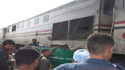 العناية الإلهية تنقذ شابا من الموت تحت عجلات القطار بأسيوط