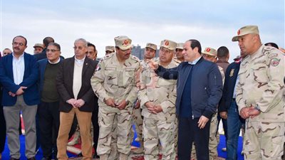 14 صورة ترصد جولة السيسي بـ3 مشروعات قومية كبرى فجر اليوم