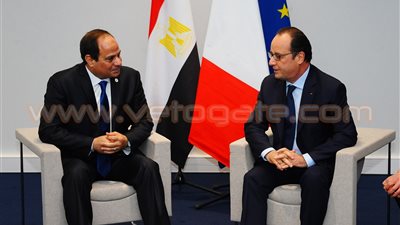 «السيسي» يهنئ نظيره الفرنسي على تنظيم مؤتمر تغير المناخ