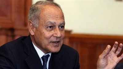 رسائل أمين الجامعة العربية أثناء لقائه طلاب «القاهرة»