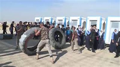 طلاب كلية الشرطة يقدمون عروضا قتالية وترفيه للأطفال بلا مأوى (فيديو)