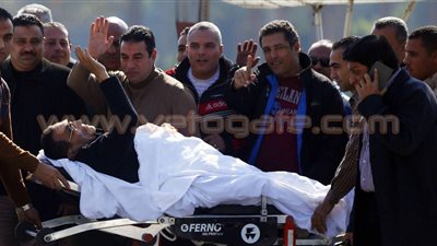 بالصور.. لحظة خروج مبارك من «الأكاديمية» بعد الحكم بالبراءة
